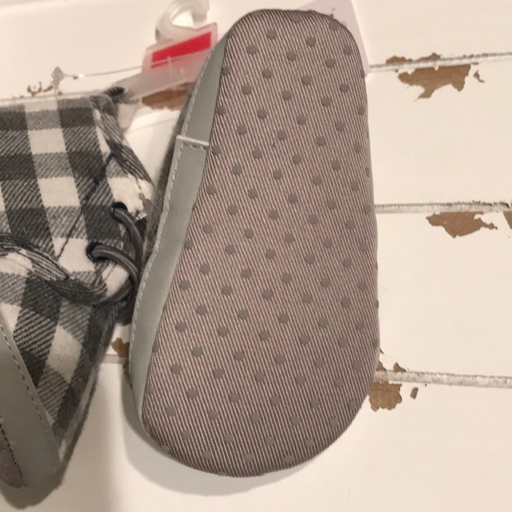 - UNISEX Plaid Flannel Baby Shoe - Picture 5 of 5